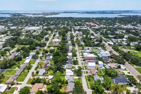 2284 Bougainvillea Street Sarasota FL 34239