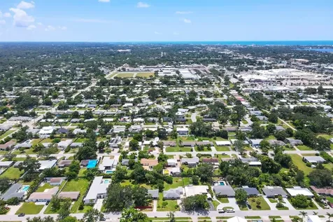 2284 Bougainvillea Street Sarasota FL 34239