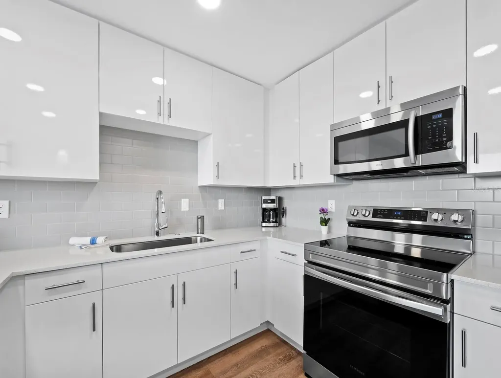 1709 N Tamiami Trail Sarasota FL 34234
