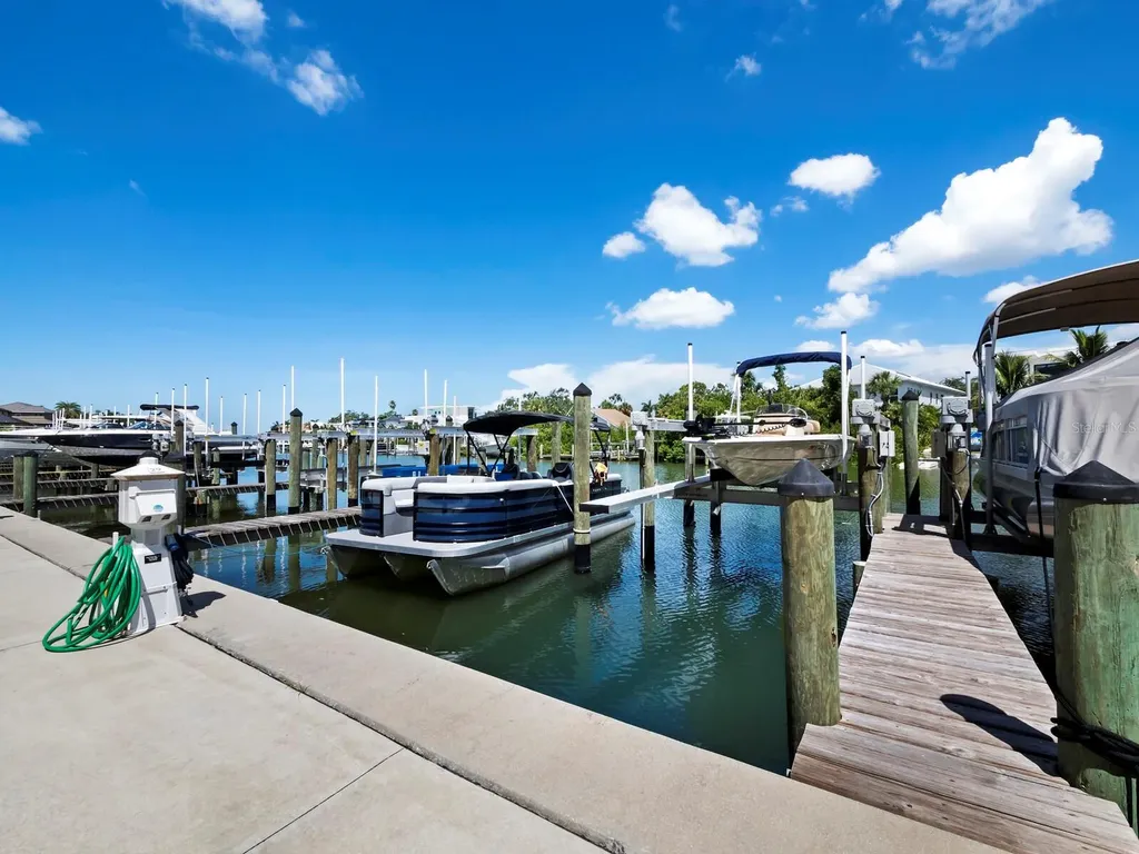 1709 N Tamiami Trail Sarasota FL 34234