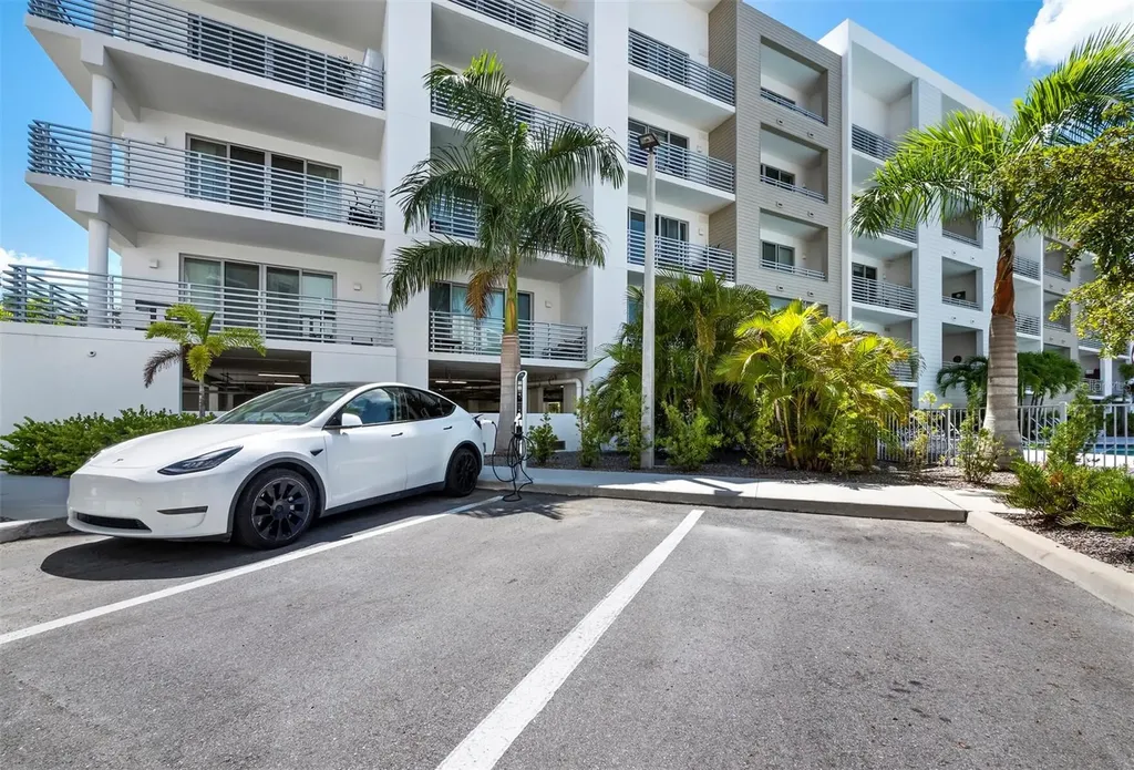 1709 N Tamiami Trail Sarasota FL 34234