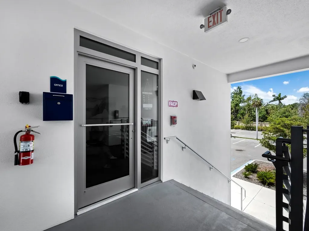 1709 N Tamiami Trail Sarasota FL 34234