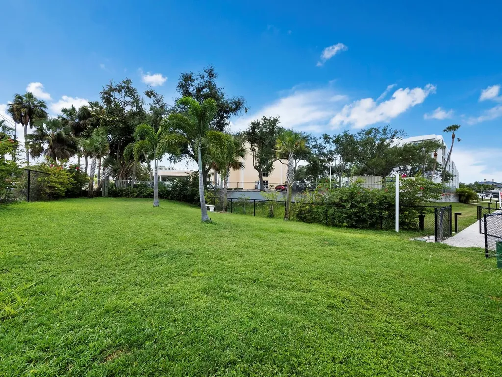 1709 N Tamiami Trail Sarasota FL 34234