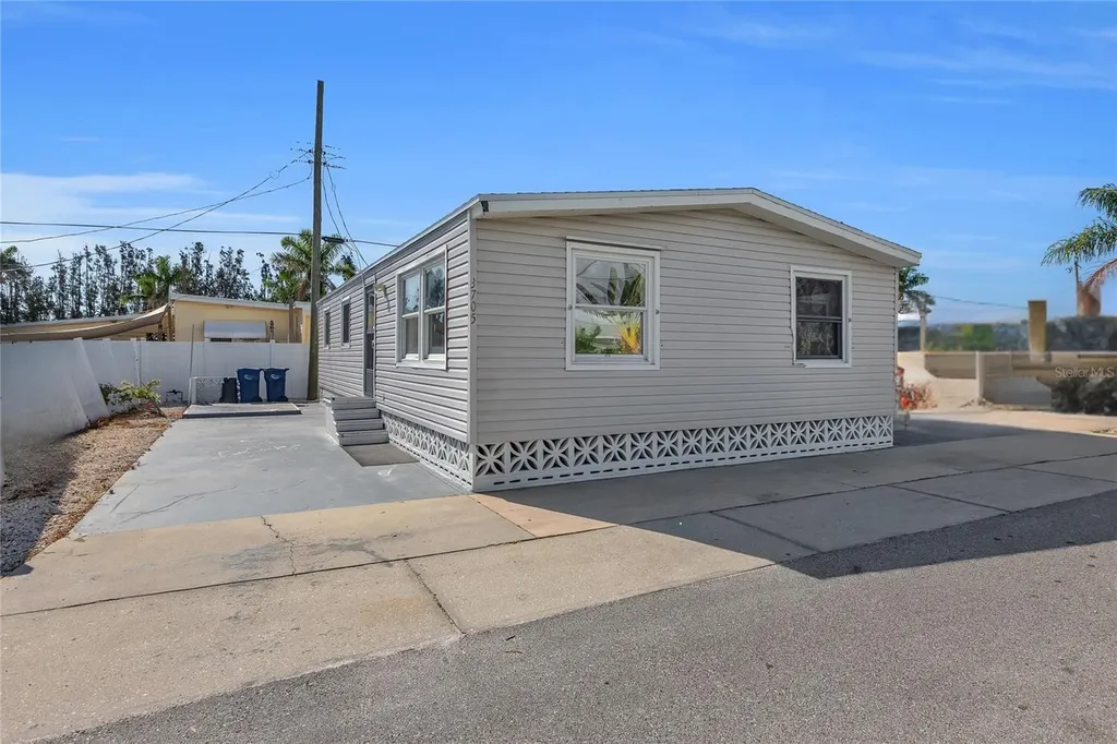 3705 116th Street Court W Bradenton FL 34210