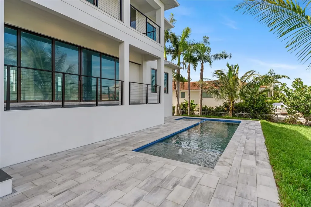 569 Bayview Drive Longboat Key FL 34228