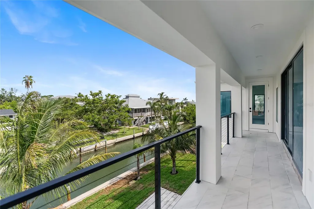 569 Bayview Drive Longboat Key FL 34228