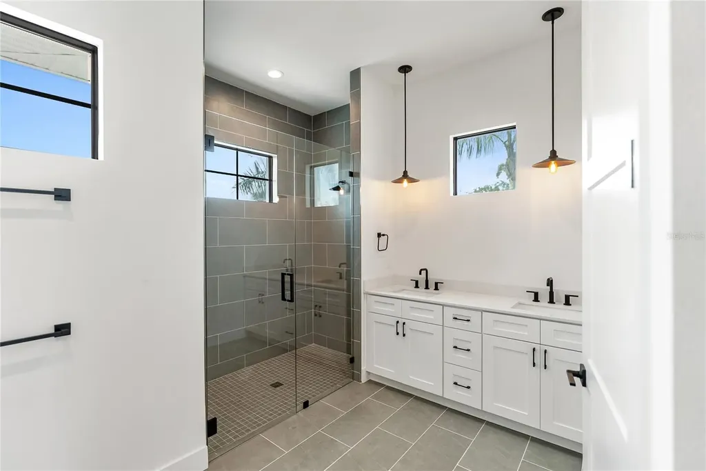569 Bayview Drive Longboat Key FL 34228