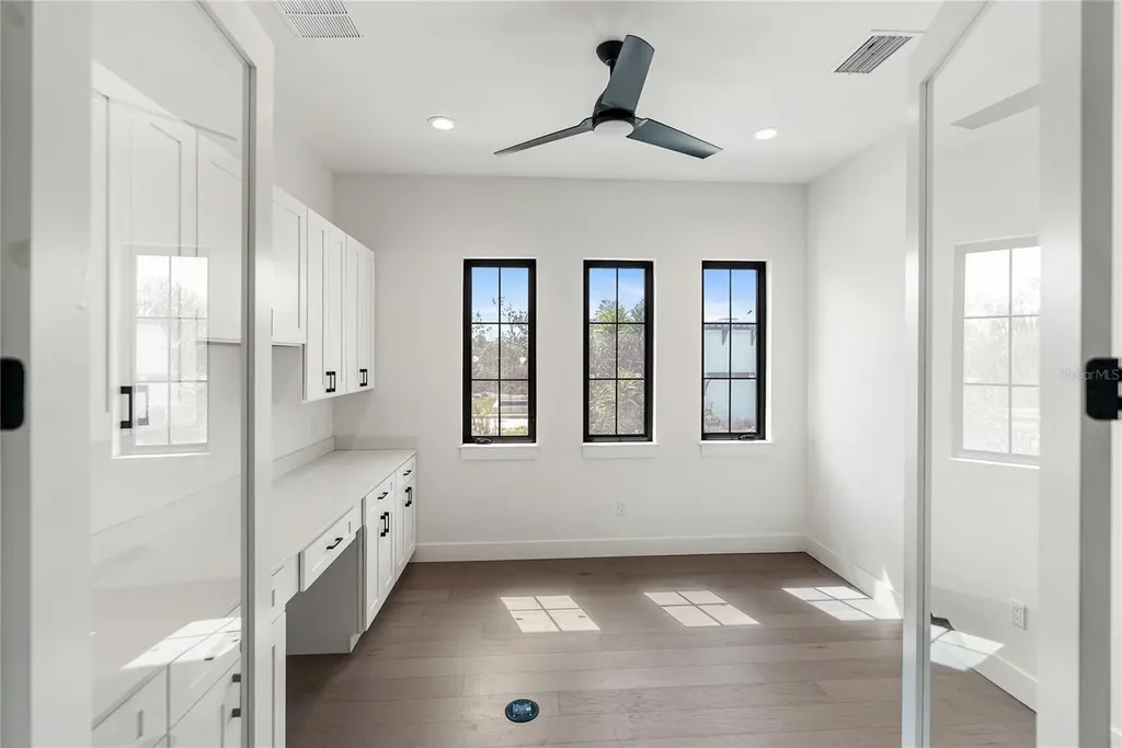 569 Bayview Drive Longboat Key FL 34228