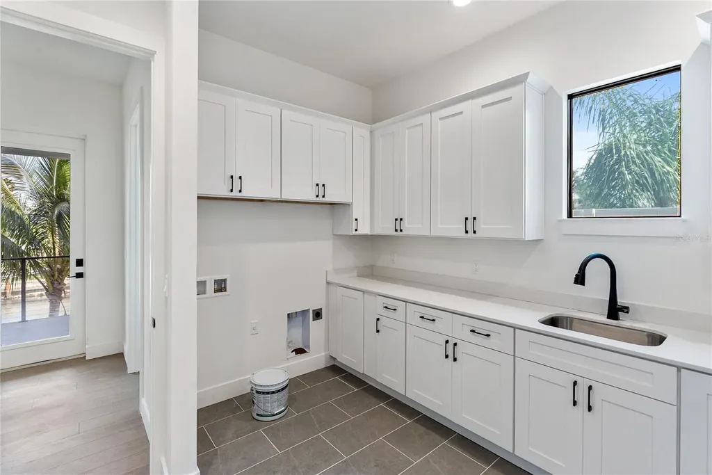 569 Bayview Drive Longboat Key FL 34228