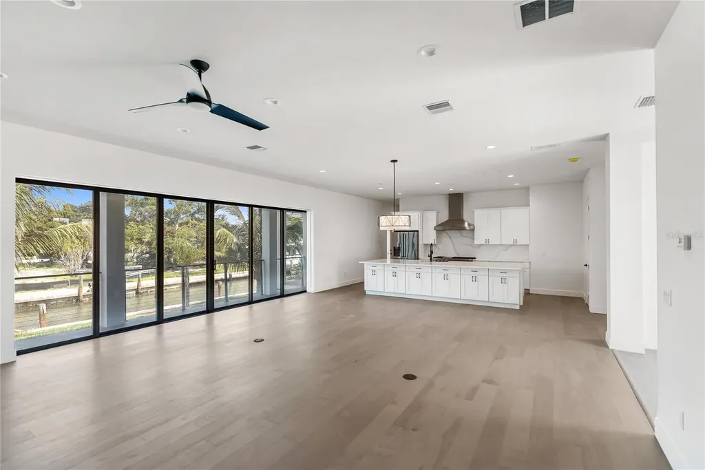 569 Bayview Drive Longboat Key FL 34228