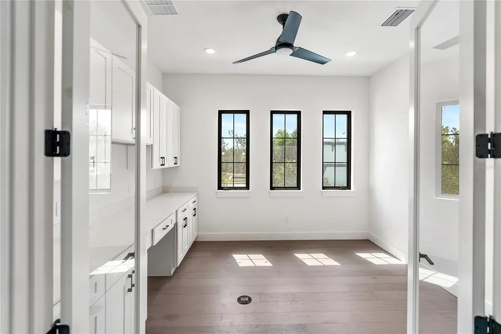 569 Bayview Drive Longboat Key FL 34228