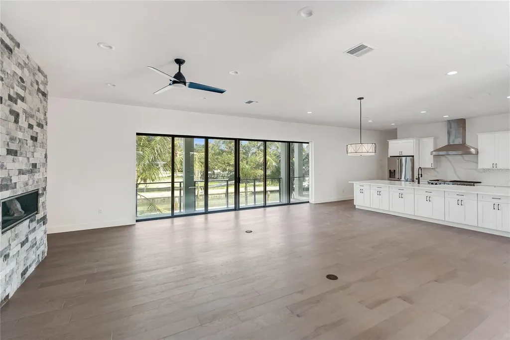 569 Bayview Drive Longboat Key FL 34228