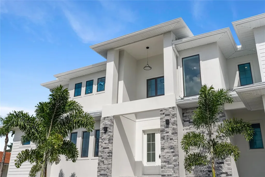 569 Bayview Drive Longboat Key FL 34228