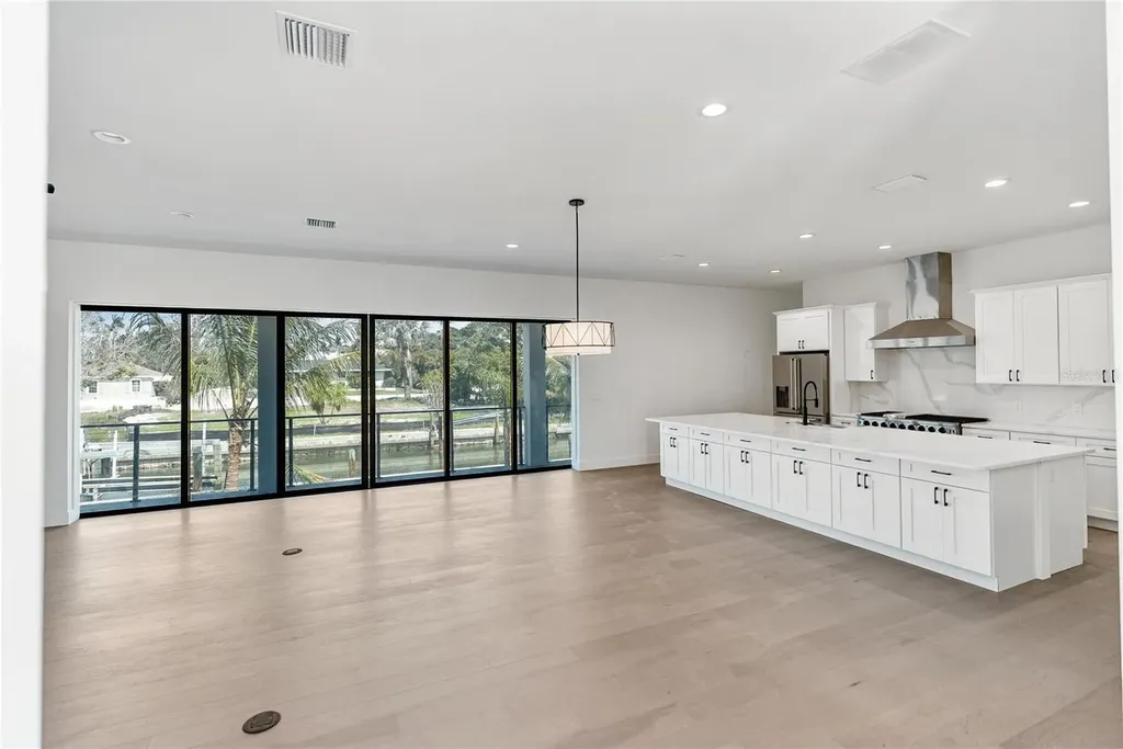 569 Bayview Drive Longboat Key FL 34228