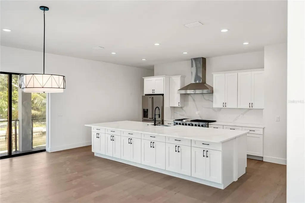 569 Bayview Drive Longboat Key FL 34228
