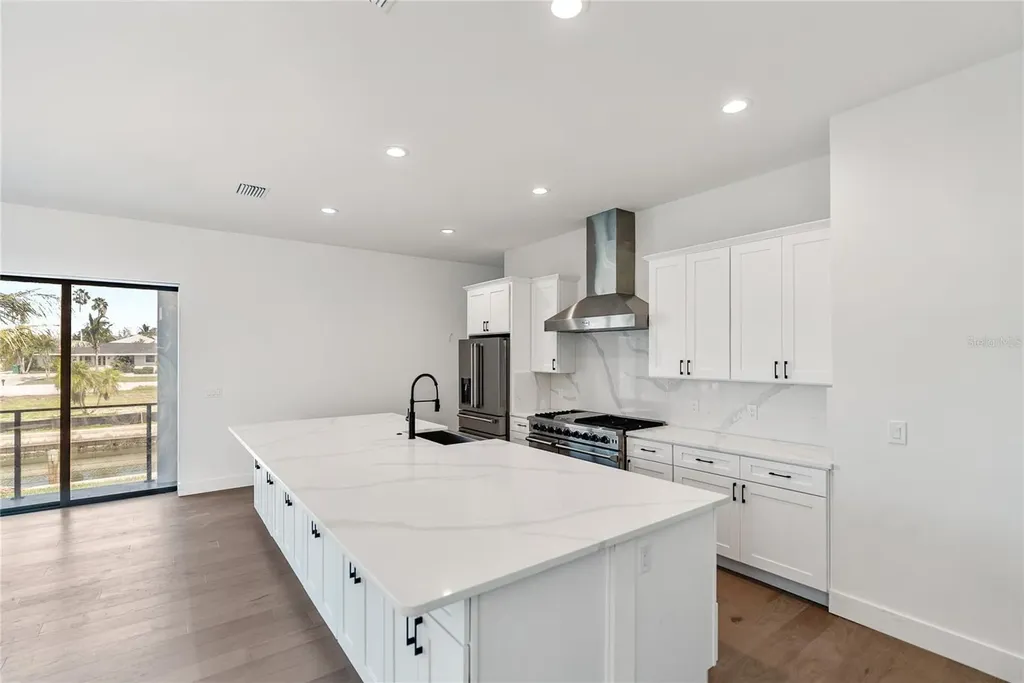 569 Bayview Drive Longboat Key FL 34228