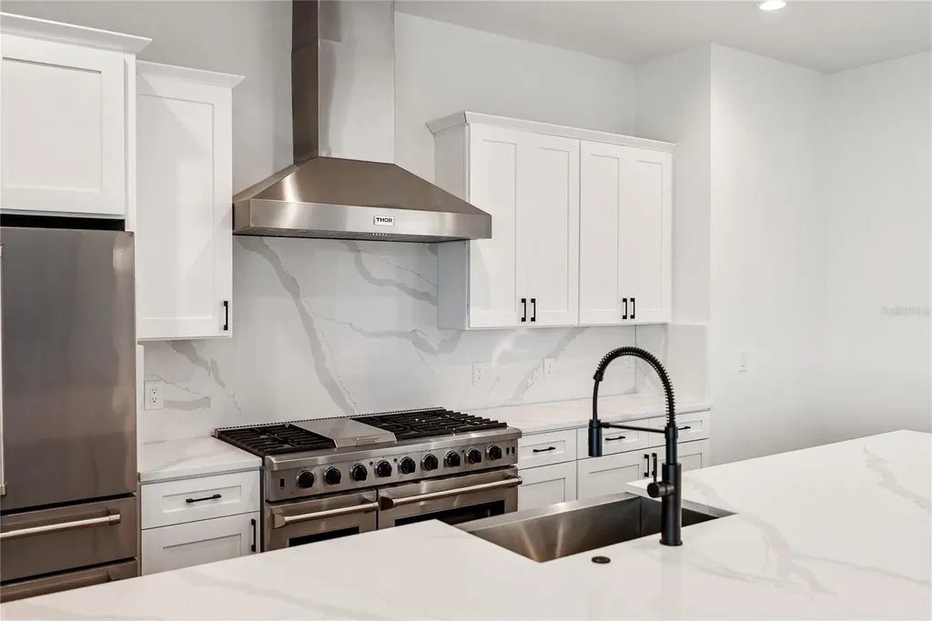 569 Bayview Drive Longboat Key FL 34228