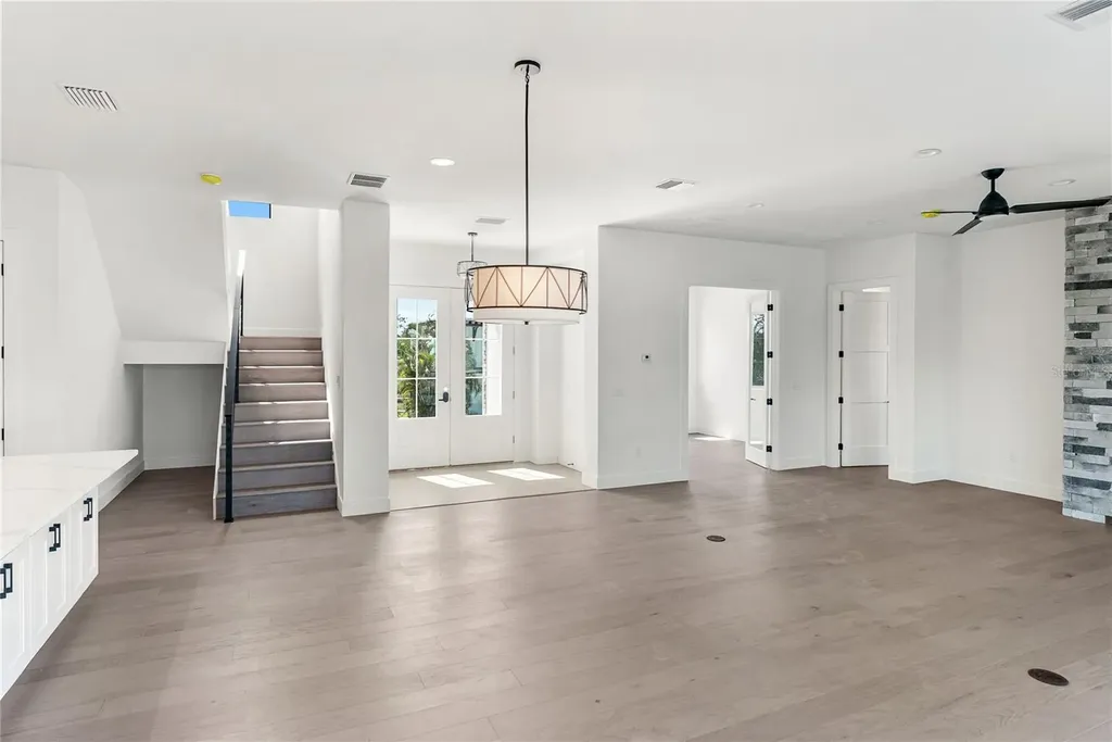569 Bayview Drive Longboat Key FL 34228