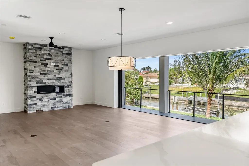 569 Bayview Drive Longboat Key FL 34228