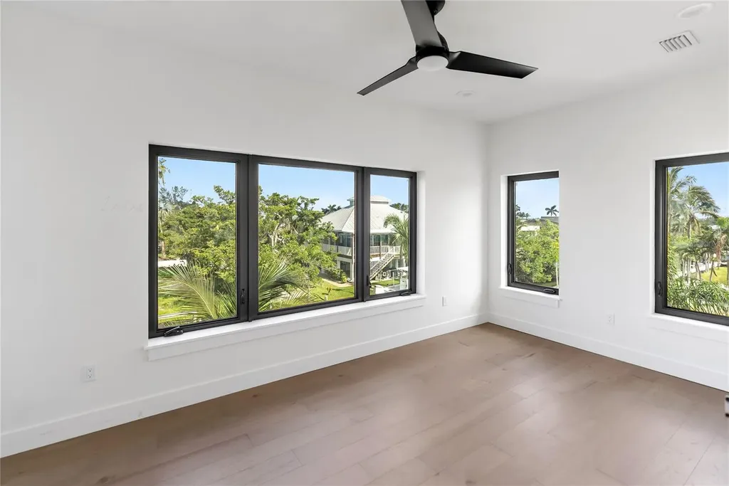 569 Bayview Drive Longboat Key FL 34228