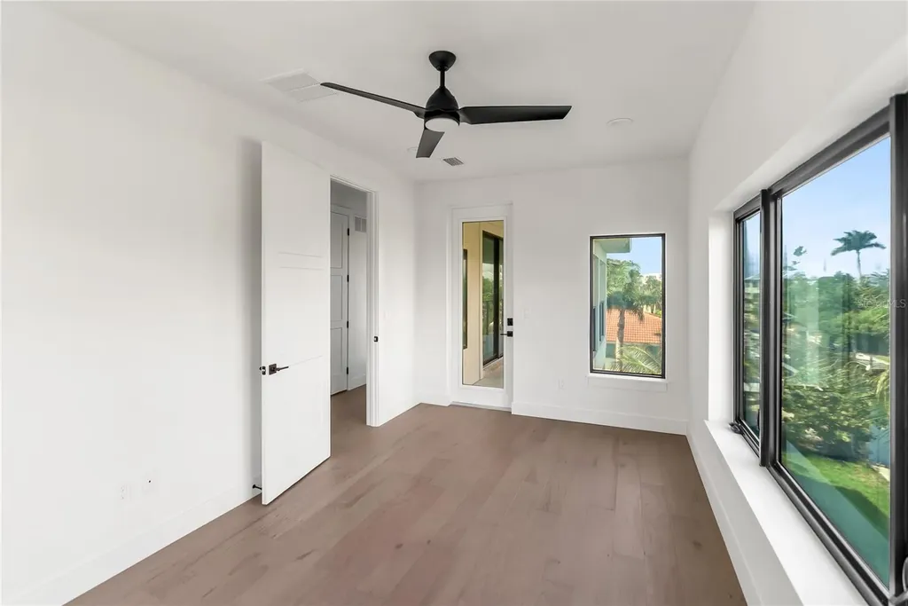 569 Bayview Drive Longboat Key FL 34228