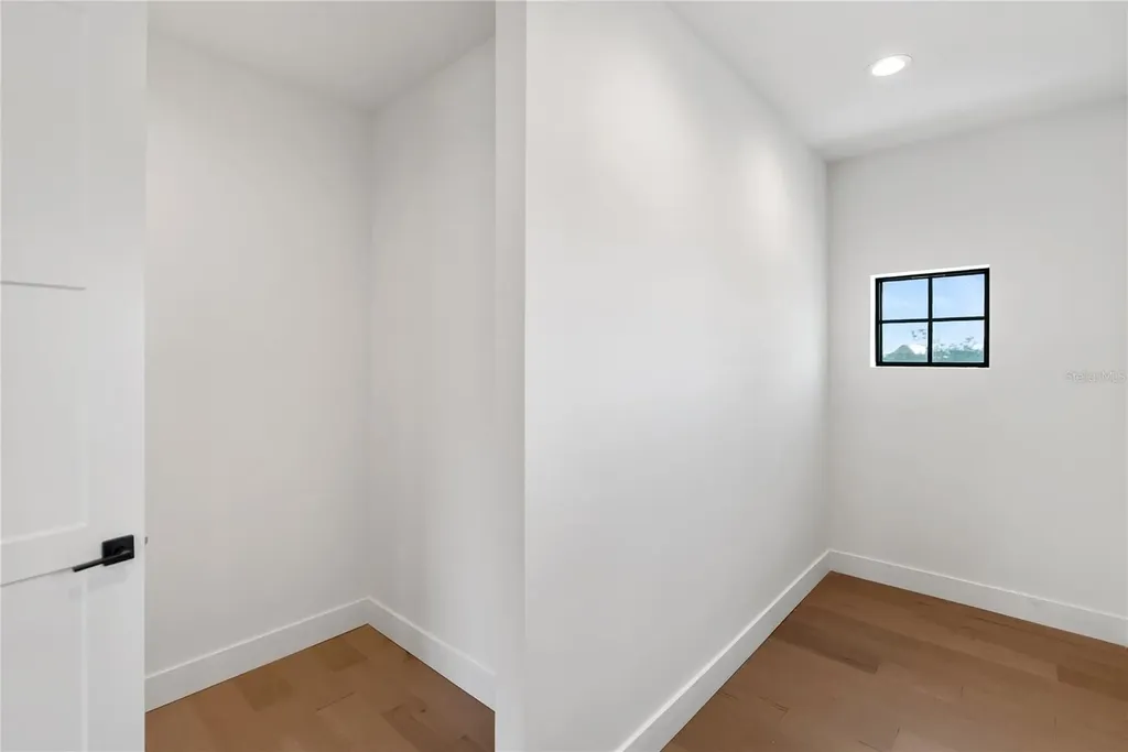 569 Bayview Drive Longboat Key FL 34228