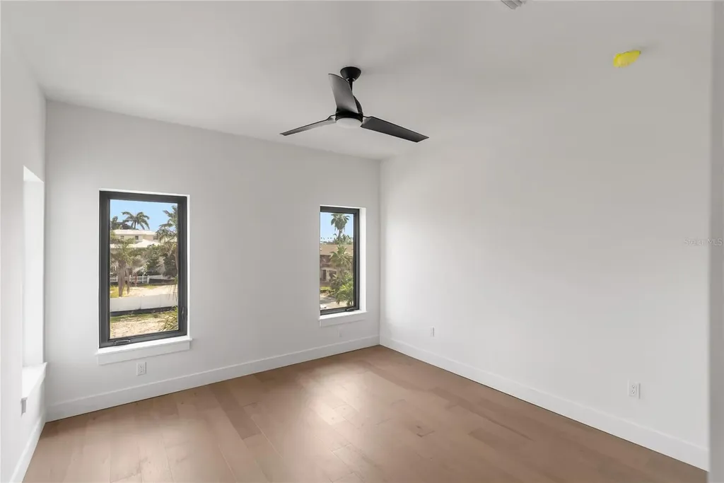 569 Bayview Drive Longboat Key FL 34228