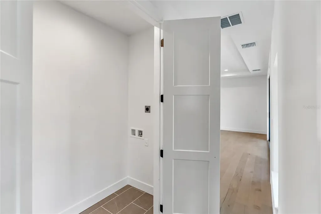 569 Bayview Drive Longboat Key FL 34228