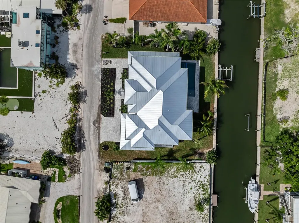 569 Bayview Drive Longboat Key FL 34228