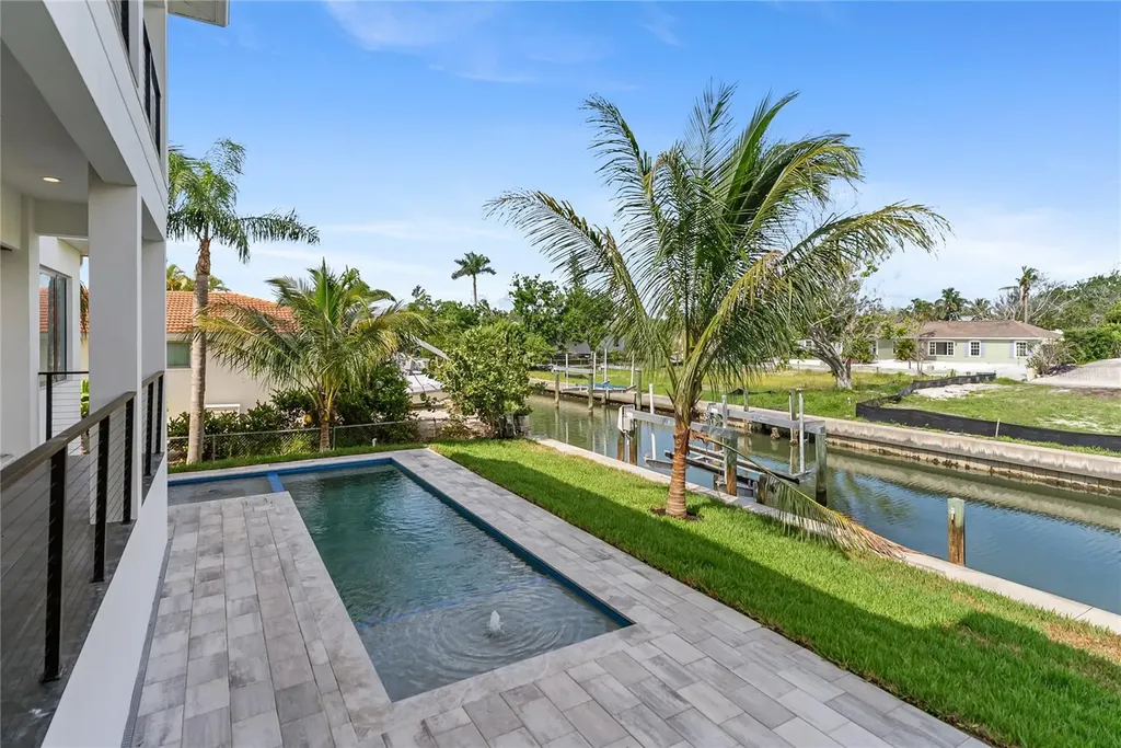 569 Bayview Drive Longboat Key FL 34228