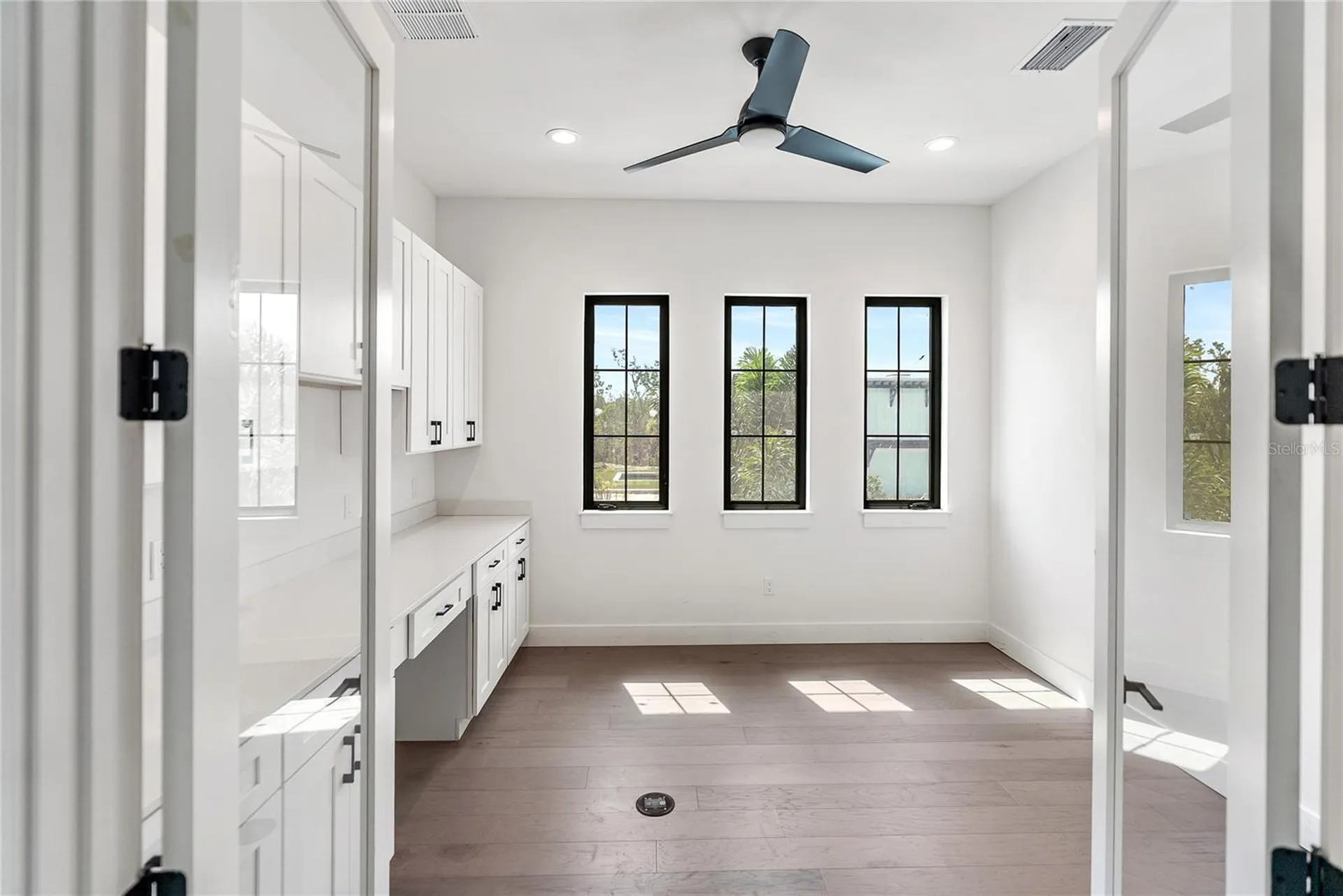 569 Bayview Drive Longboat Key FL 34228