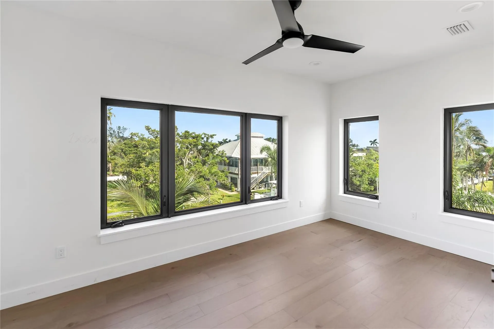 569 Bayview Drive Longboat Key FL 34228