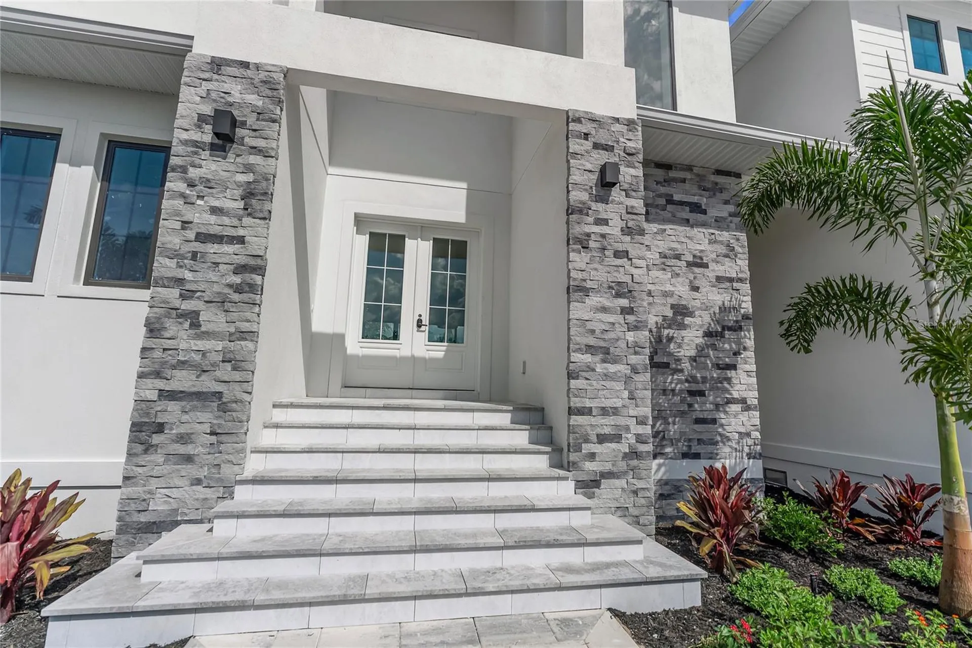 569 Bayview Drive Longboat Key FL 34228