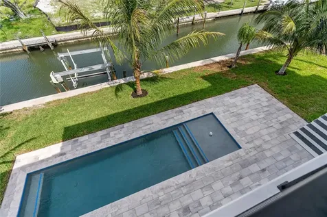 569 Bayview Drive Longboat Key FL 34228