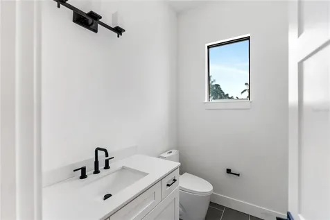 569 Bayview Drive Longboat Key FL 34228