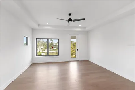 569 Bayview Drive Longboat Key FL 34228
