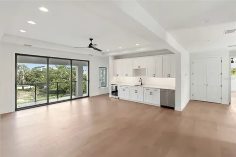 569 Bayview Drive Longboat Key FL 34228