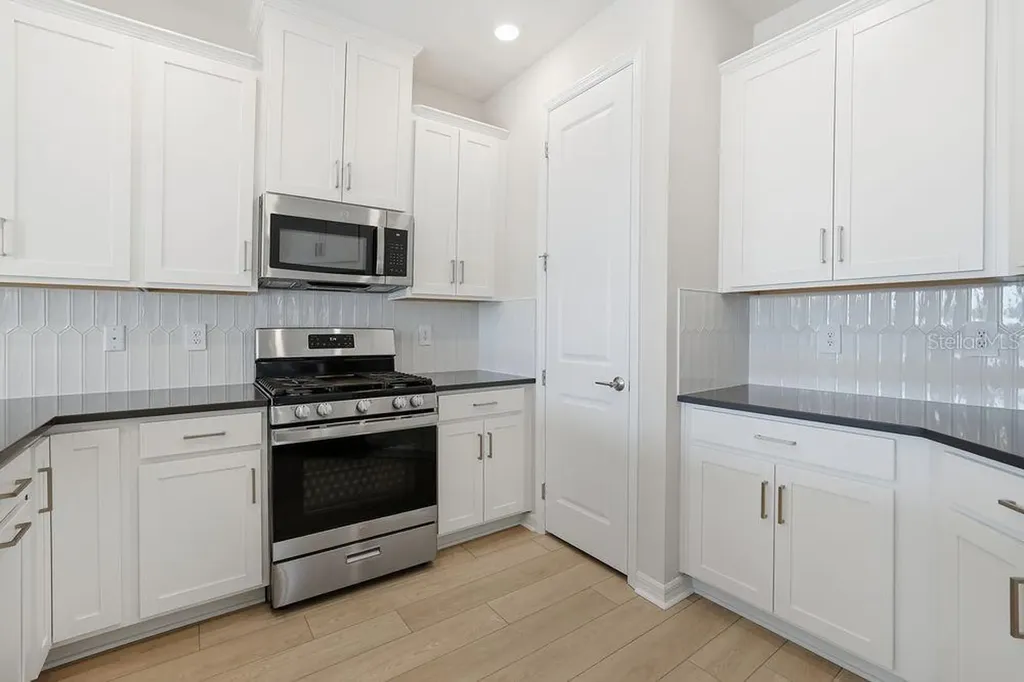 811 Steel Drive Apollo Beach FL 33572