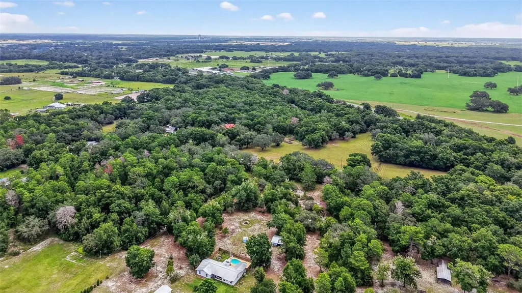 1862 S Us 301 Sumterville FL 33585