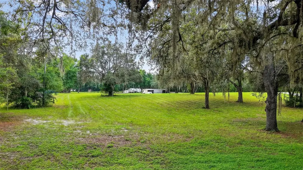 1862 S Us 301 Sumterville FL 33585