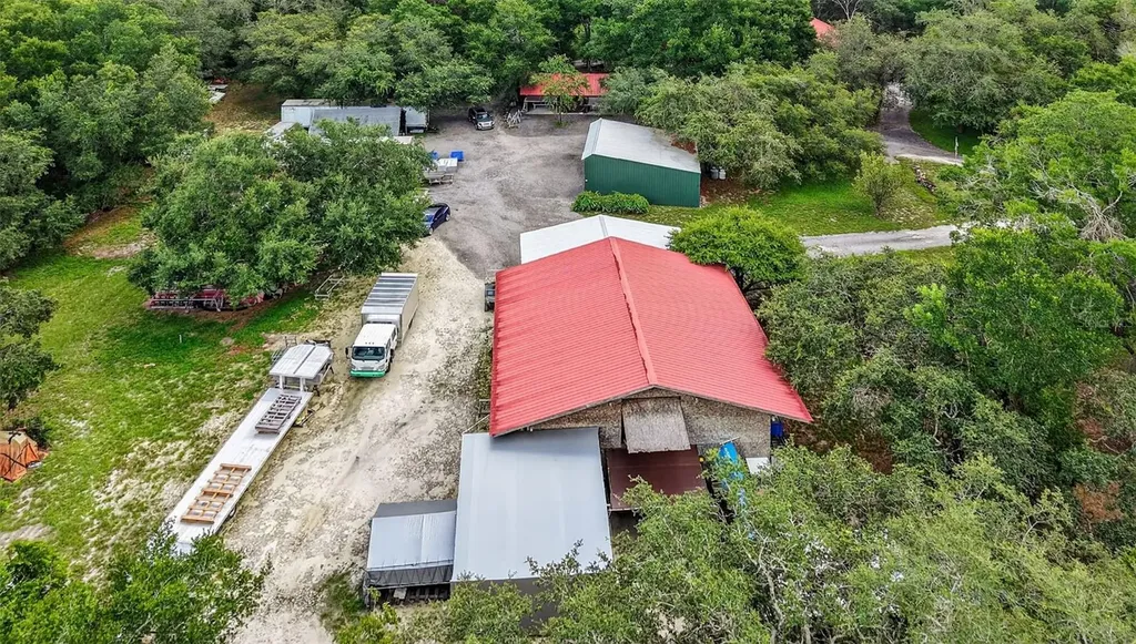 1862 S Us 301 Sumterville FL 33585