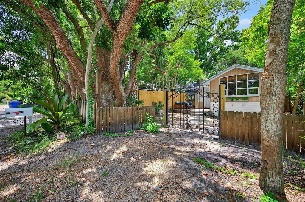5416 Delette Avenue S St Petersburg FL 33707