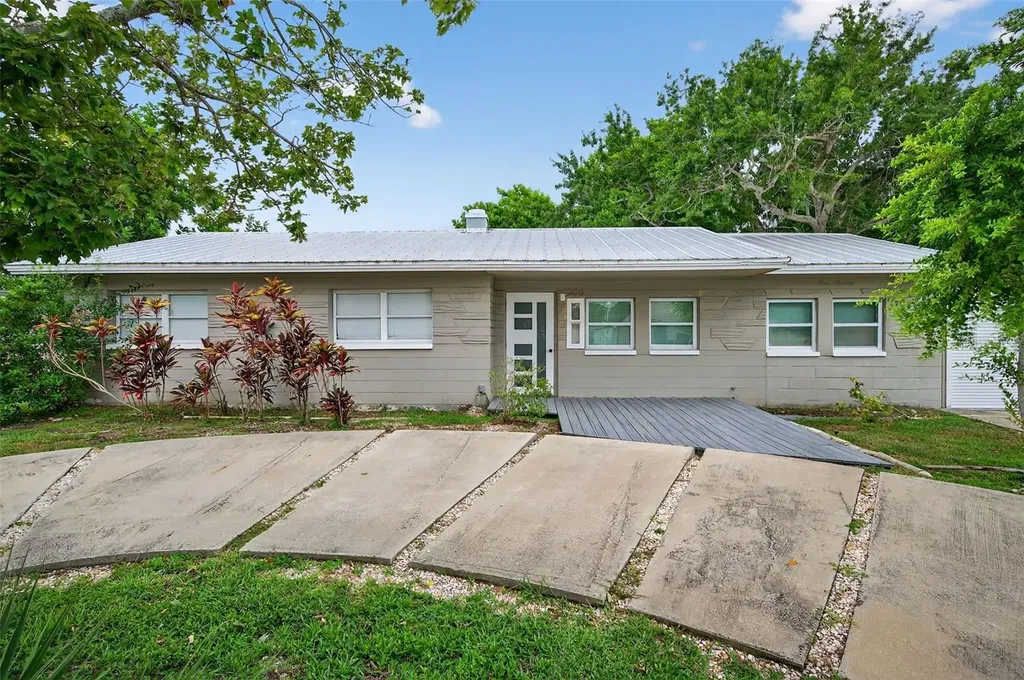 300 Davison Avenue NE St Petersburg FL 33703