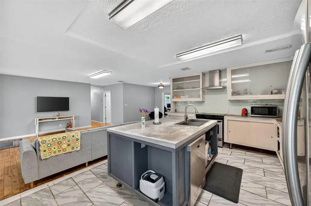 300 Davison Avenue NE St Petersburg FL 33703