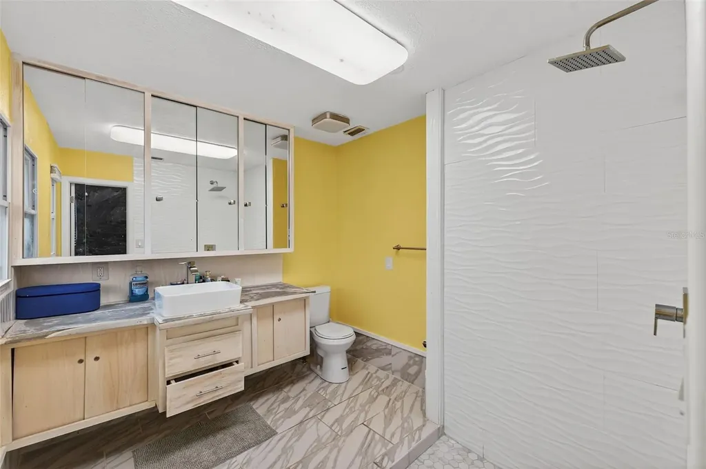 300 Davison Avenue NE St Petersburg FL 33703
