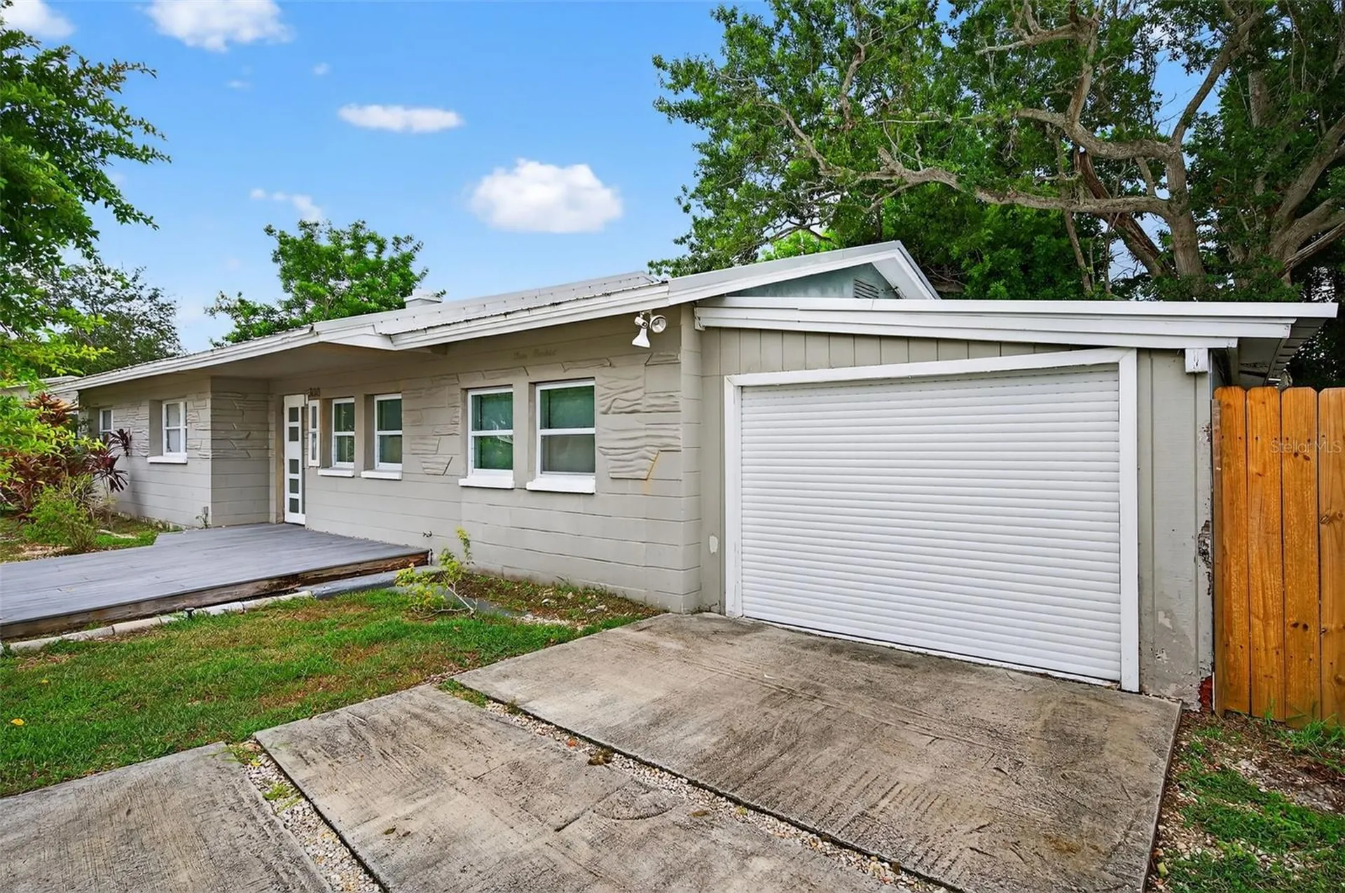 300 Davison Avenue NE St Petersburg FL 33703
