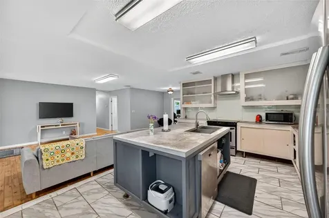 300 Davison Avenue NE St Petersburg FL 33703