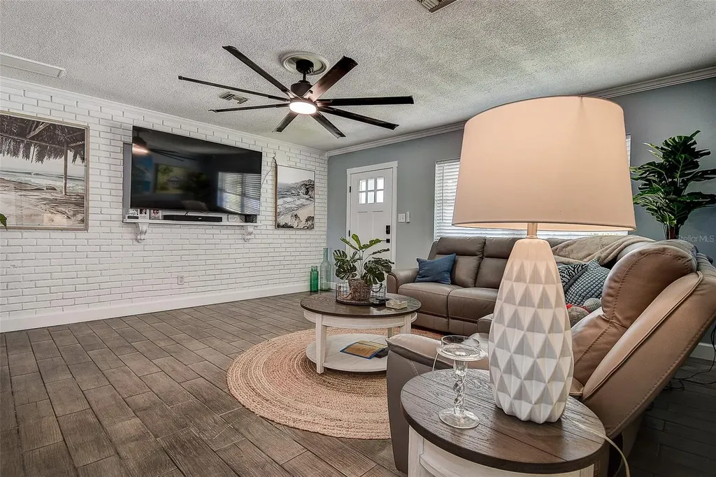 725 Sunset Cove Madeira Beach FL 33708