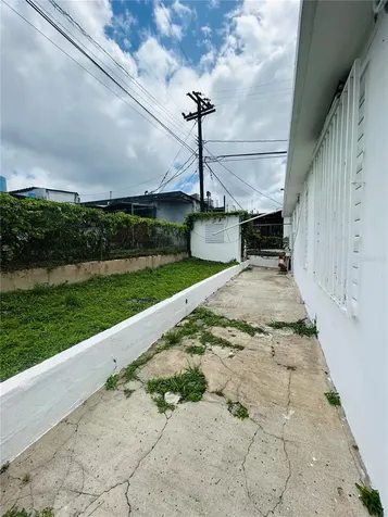Z2 Dragon Street Urb Lomas Verdes Bayamon PR 00956