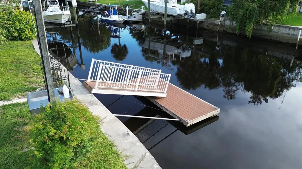 3896 N Seminole Point Crystal River FL 34428